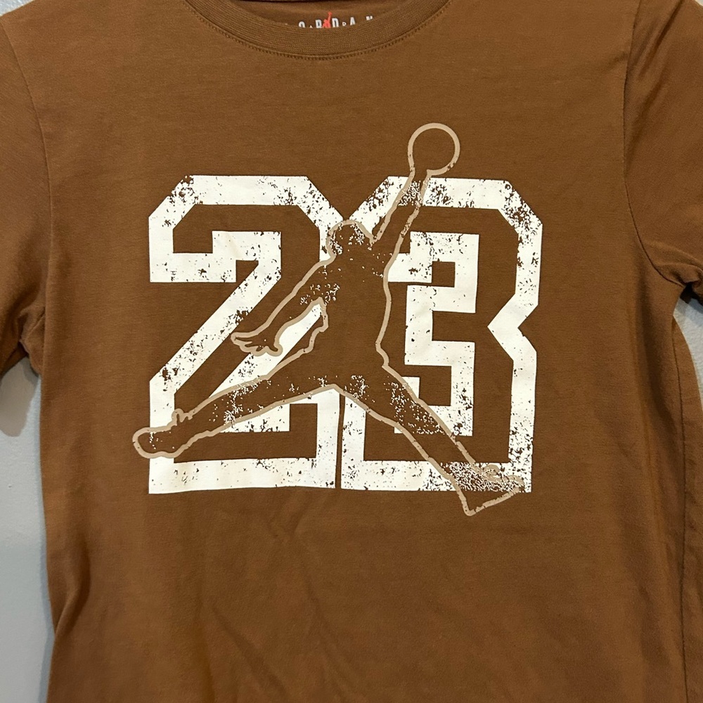 Jordan Brown Short Sleeve '23' Graphic Tee - Picture 2 of 5
